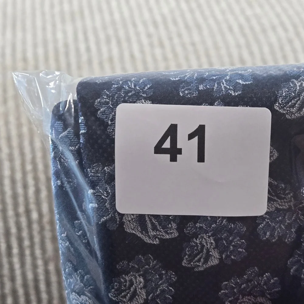 Michael Strahan Mens Navy Blue Floral Rose Jacqluard Slim Necktie